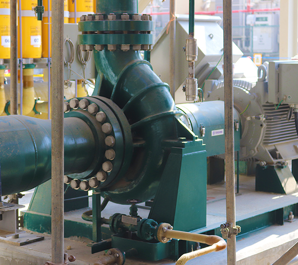 海水淡水化プラントでのエネルギー回収装置用加圧ポンプ納入事例イメージ