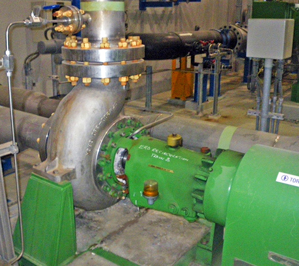 海水淡水化プラントでのエネルギー回収装置用加圧ポンプ納入事例イメージ