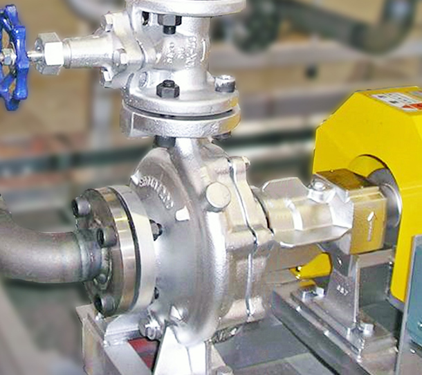 機械メーカーでの熱媒油ポンプ納入事例イメージ