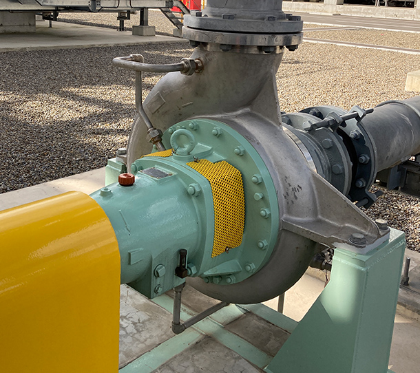 LNGプラントでの防消火工水ブースターポンプ納入事例イメージ